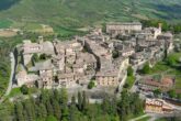 Vista di Montone dall' alto.